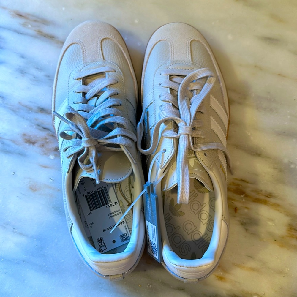 NWT Addidas Sambas, 9.5 Beige